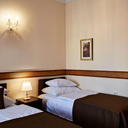 Fleur De Lis Hotel Прага Стая снимка