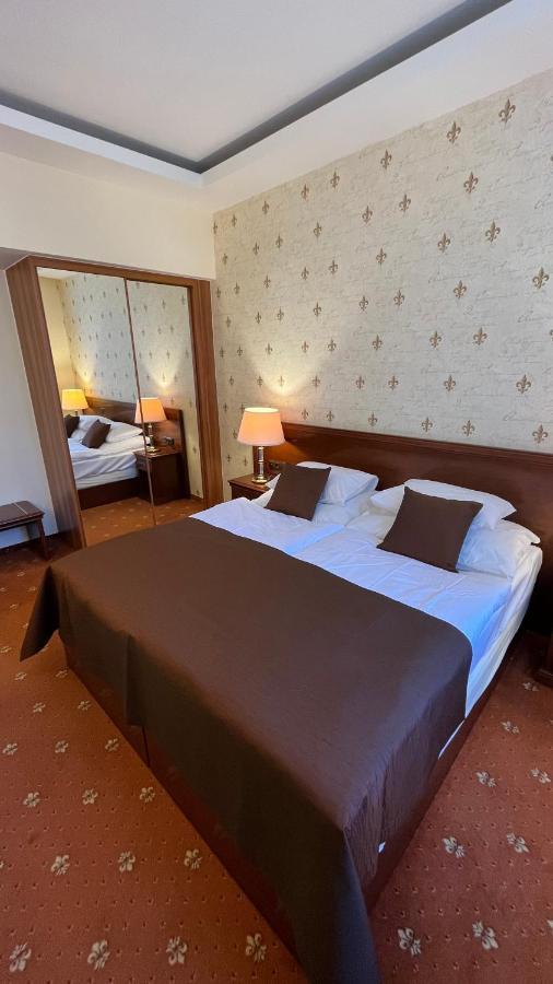 Fleur De Lis Hotel Прага Екстериор снимка