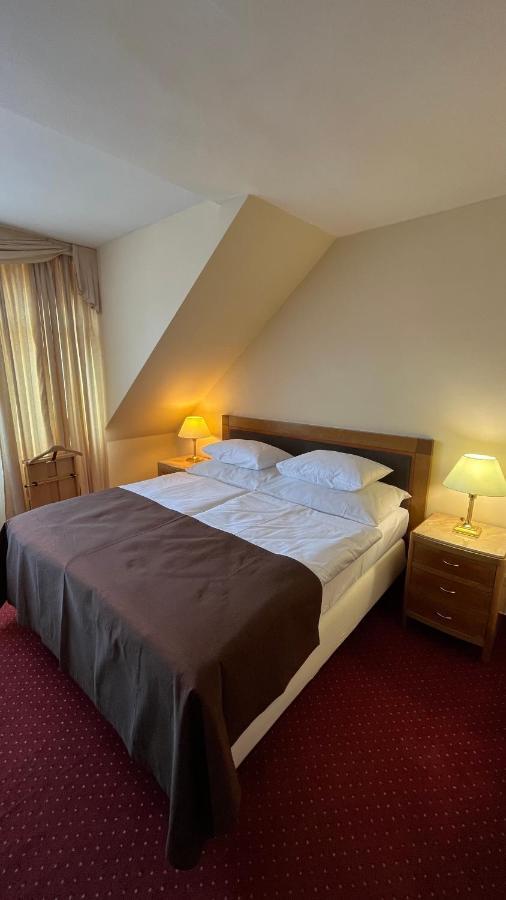 Fleur De Lis Hotel Прага Екстериор снимка