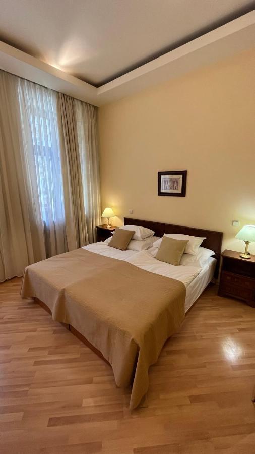 Fleur De Lis Hotel Прага Екстериор снимка