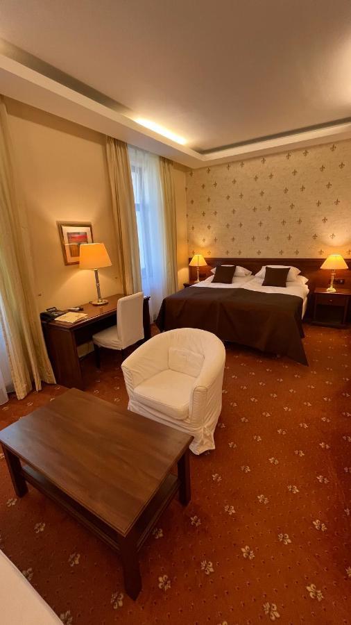 Fleur De Lis Hotel Прага Екстериор снимка