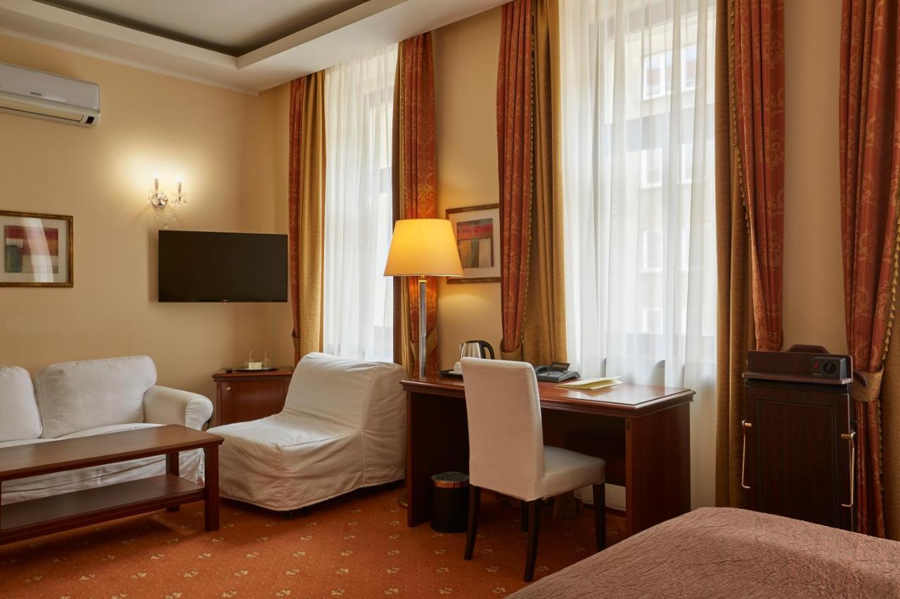 Fleur De Lis Hotel Прага Екстериор снимка