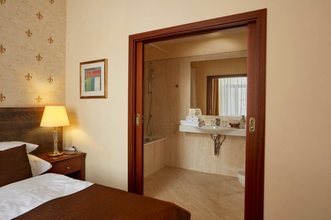 Fleur De Lis Hotel Прага Екстериор снимка