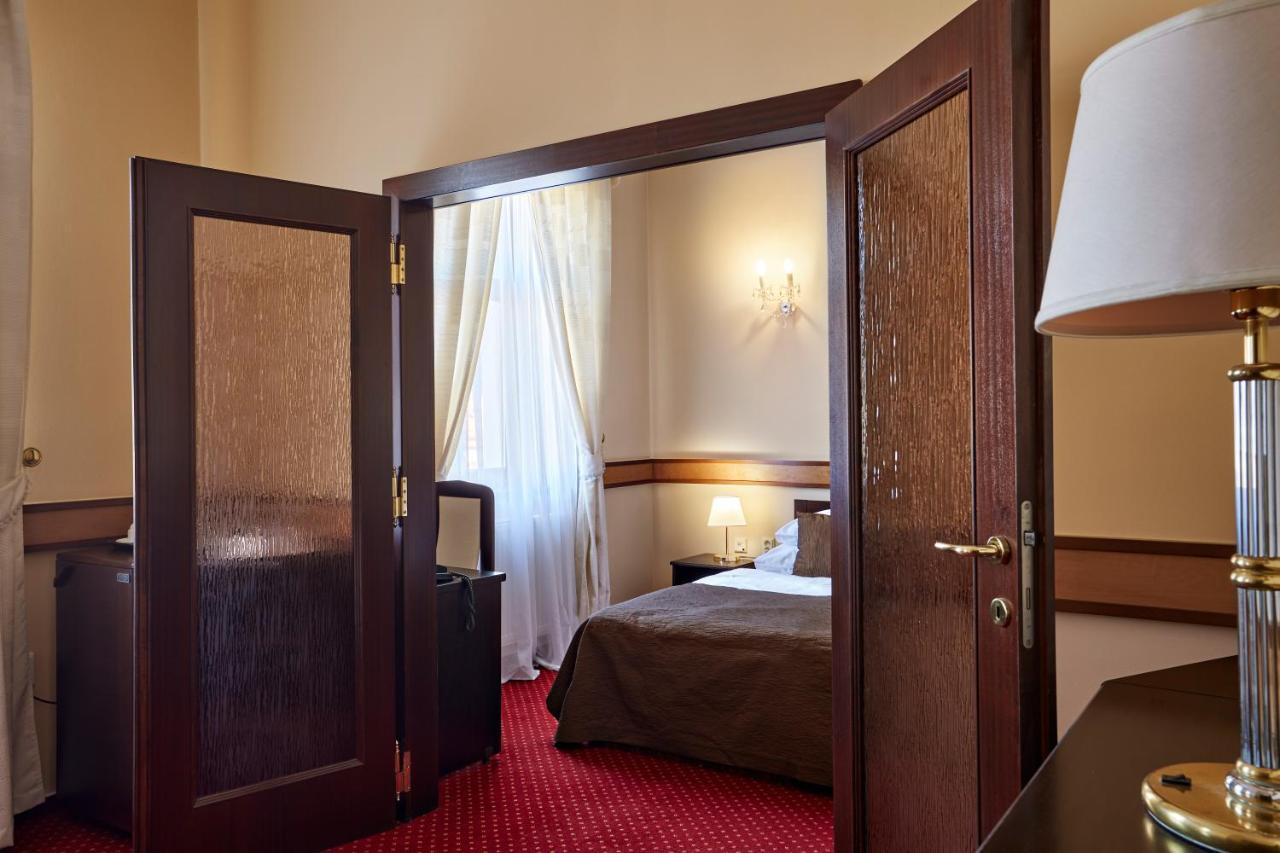 Fleur De Lis Hotel Прага Екстериор снимка