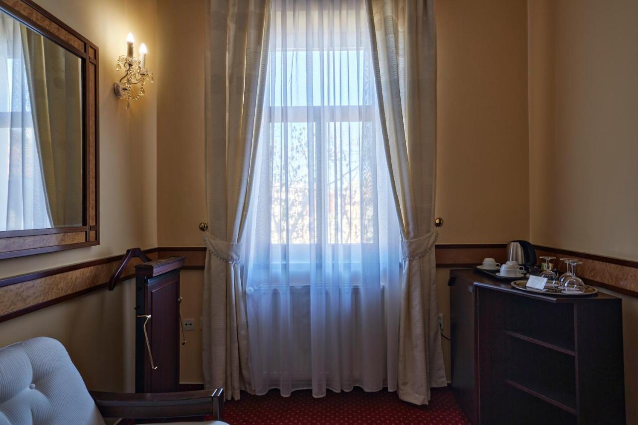 Fleur De Lis Hotel Прага Екстериор снимка