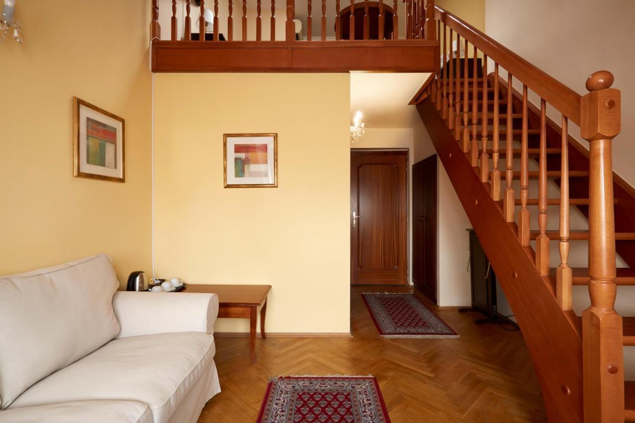 Fleur De Lis Hotel Прага Екстериор снимка