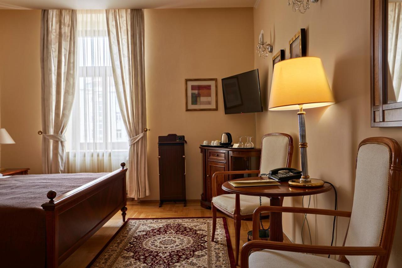 Fleur De Lis Hotel Прага Екстериор снимка