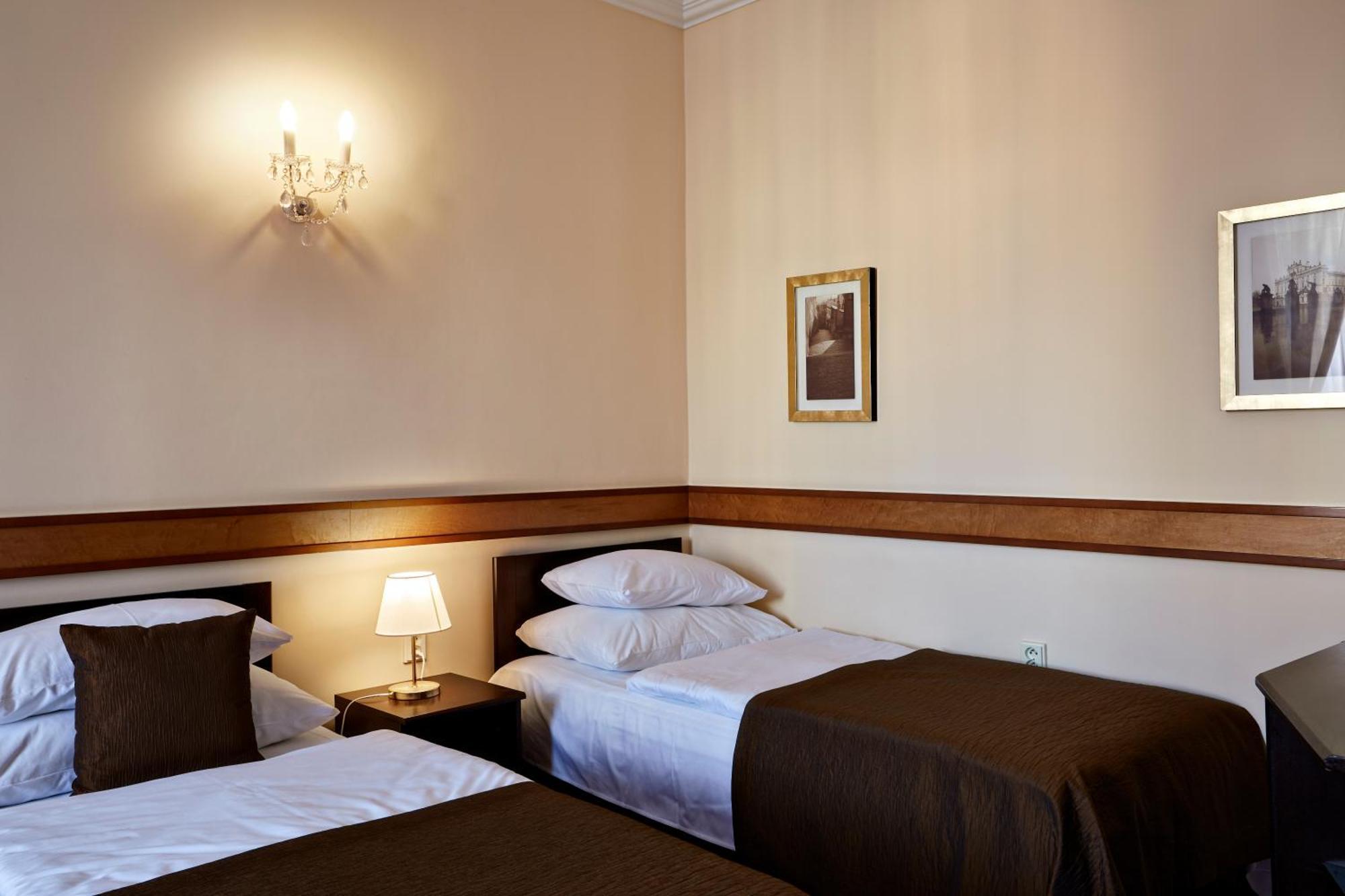 Fleur De Lis Hotel Прага Стая снимка