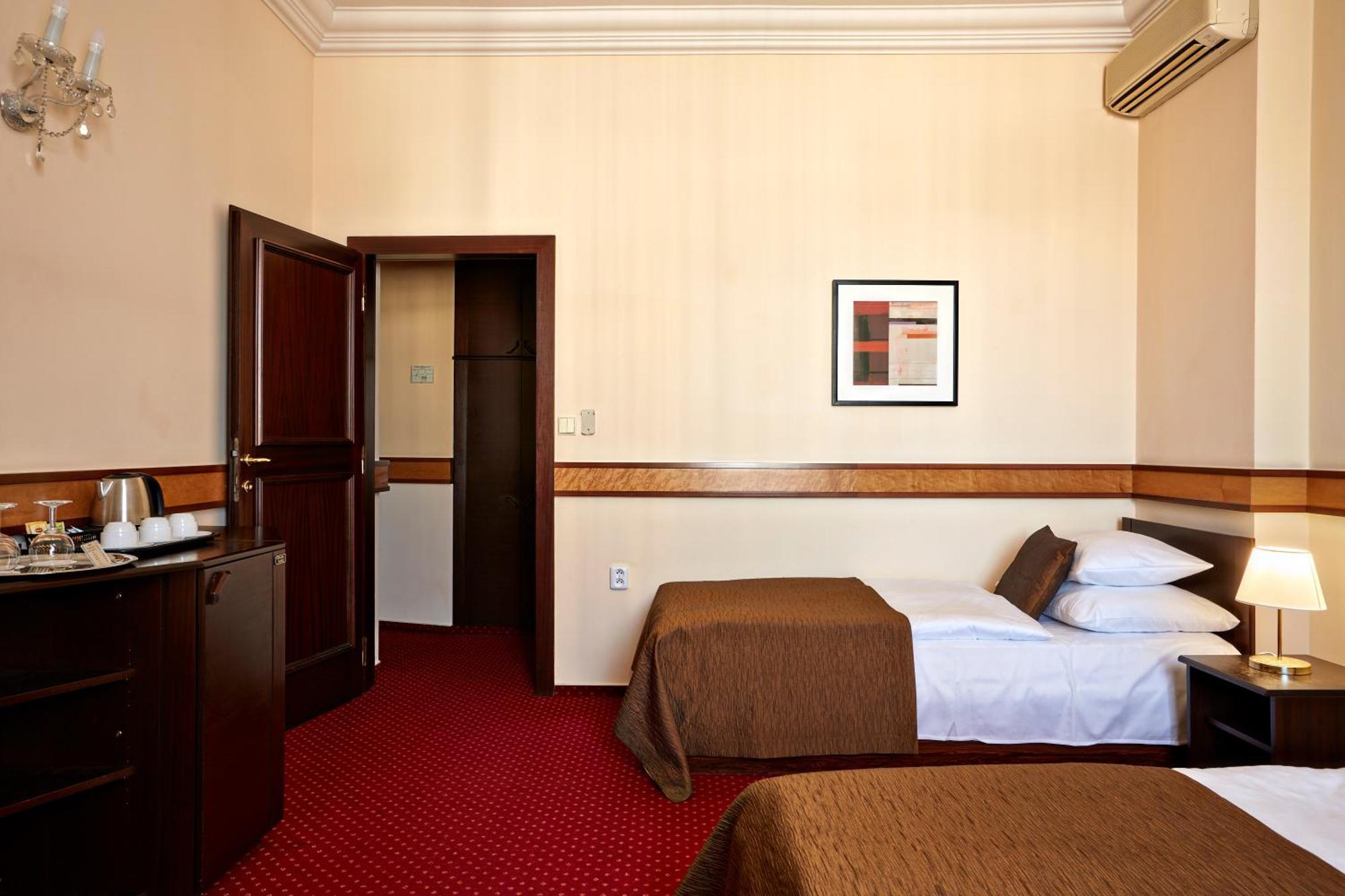 Fleur De Lis Hotel Прага Стая снимка