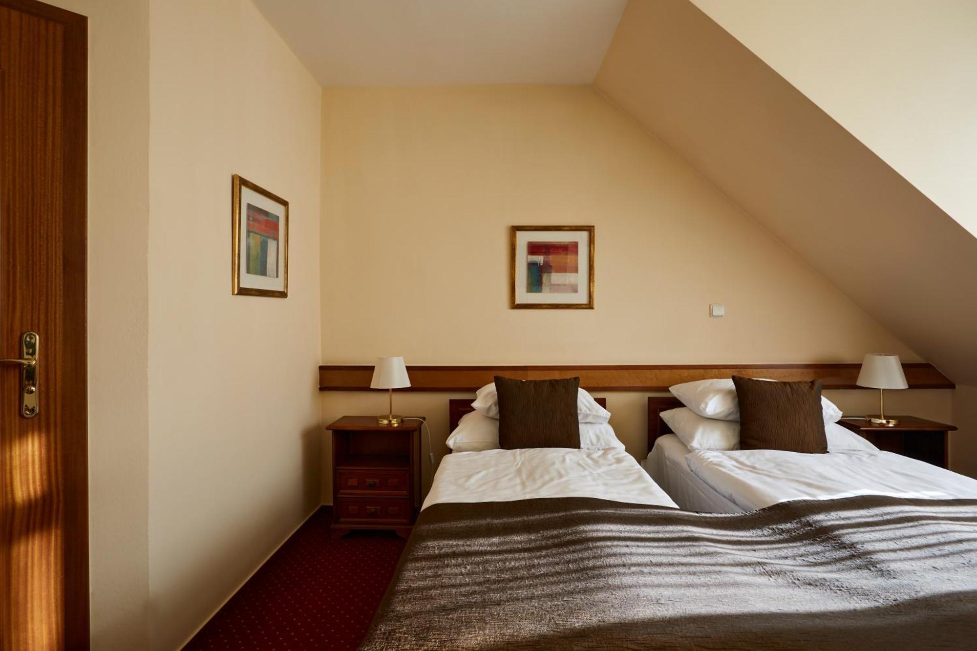 Fleur De Lis Hotel Прага Стая снимка